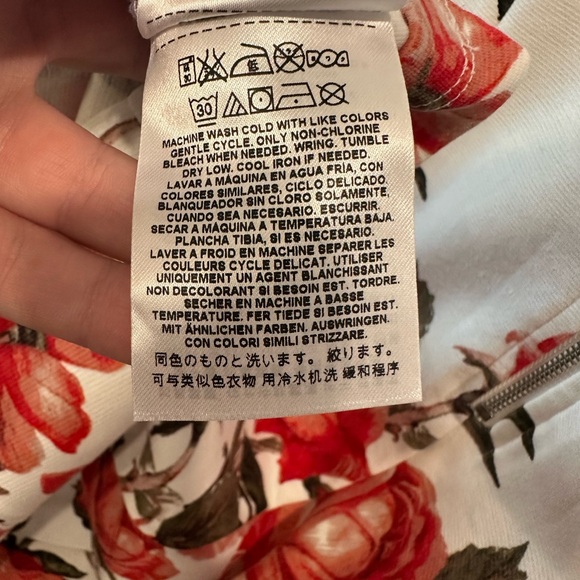 NWOT GUESS DRESS - Picture 7 of 7